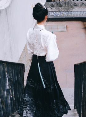 珍珠蝶贝鹿牌长流苏背云禁步