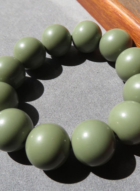 新疆和田籽料手串 天然豆沙绿20mm圆珠手链 细腻油润单圈玉珠串