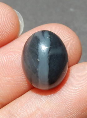 新疆和田玉黑白分明一线天青花籽料戒指戒面