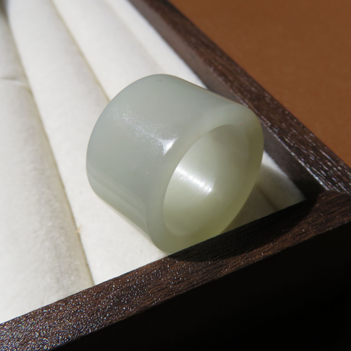 Fangfang Yushe Xinjiang Hotan Jade is delicate, oily and finished, white jade card 17mm ring puller