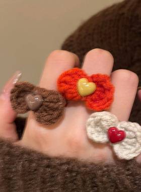 毛绒贴贴~红色蝴蝶结毛线开口戒指女秋冬可爱小众设计夸张食指戒