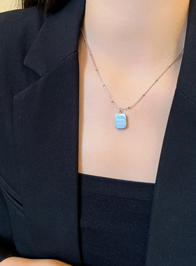 欧美风不掉色小方牌吊坠项链女钢制锁骨链轻奢简约卫衣配饰品女潮