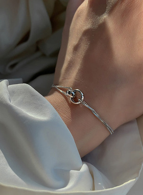 极简风手链女双环相扣手环2024年新款潮轻奢小众设计高级感手饰品