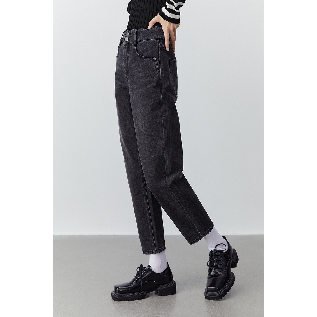  太平鸟outlets店牛仔裤