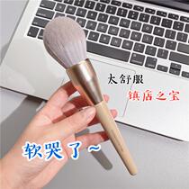 The Liu Gold 91 Plus Soft Edition Comfortable Soft Hair powder Brush With Makeup Powder Brush Makeup Refreshing Hand 