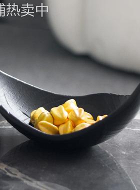 抽象月牙造型果盘摆件古典复古样板房茶室仿实木碳化收纳托盘饰品