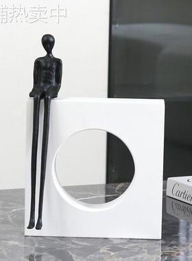 现代抽象几何正方形圆环摆件售楼处样板间抽象艺术坐姿人物装饰品