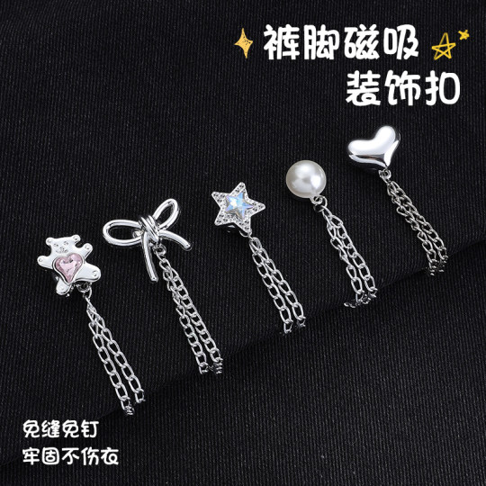 Слишком длинные брюки можно укоротить с помощью невидимого зажима для фиксации штанин.