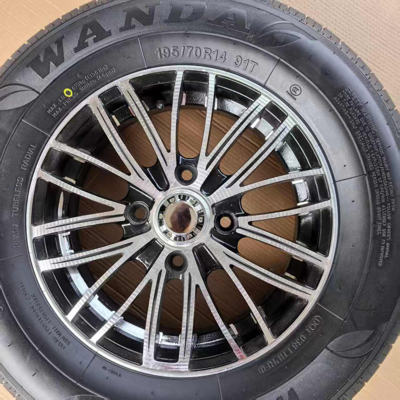 高端电轿195/70R14真空胎铝合金轮子大卡宴大宝马时速不超60迈 - 图3
