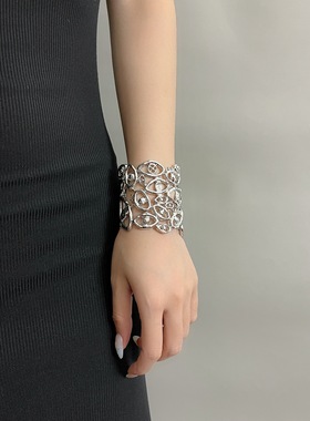 欧美夸张个性恶魔之眼手镯女小众设计感镂空立体高级宽版手环女70