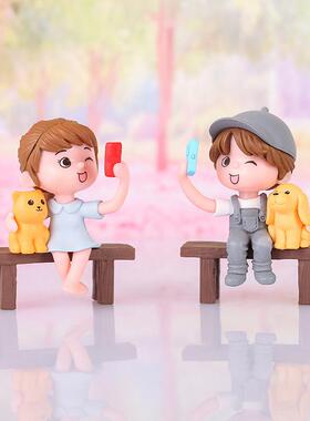 厂家直销 微景观摆件 坐凳子自拍情侣 PVC人物公仔装饰品DIY配件