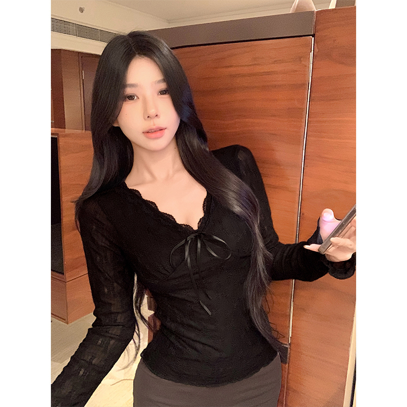 MosesQueen魔西女王蕾丝性感低胸v领t恤女显身材加绒收腰长袖上衣 - 图0