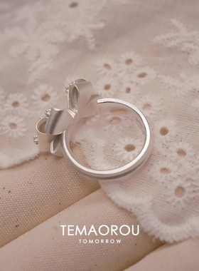 清冷感小众设计立体蝴蝶结镶嵌奶蓝色小欧泊石戒指开口食指戒指环