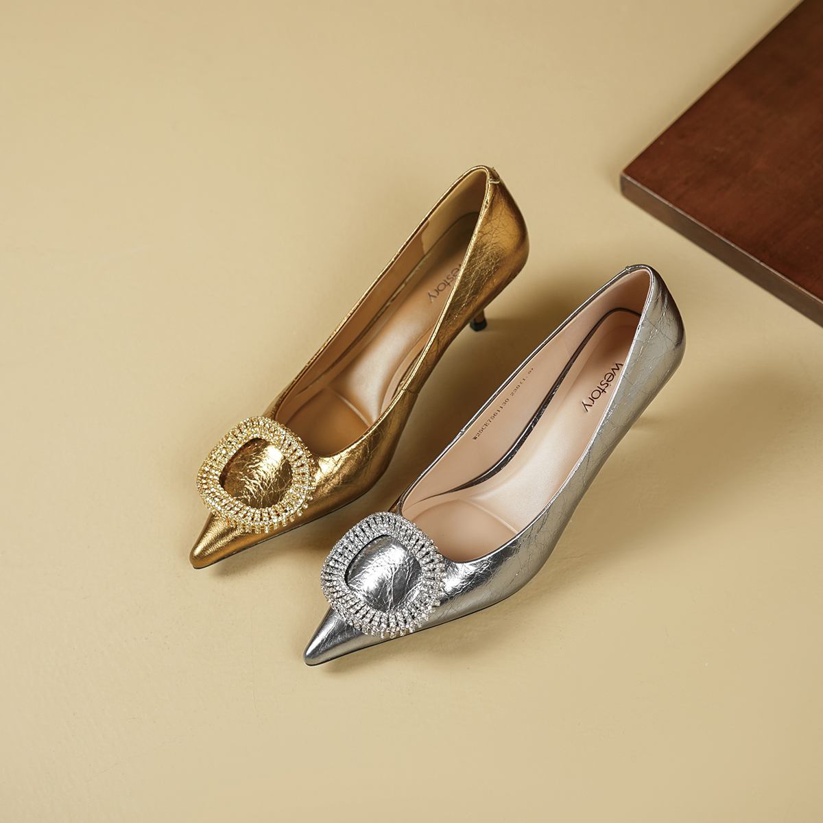 westory 2025新款尖头浅口高跟鞋女细跟水钻扣子气质名媛单鞋 - 图2