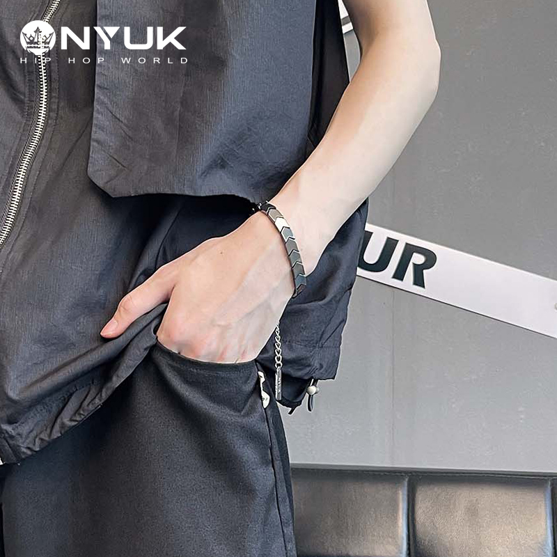 NYUK 原创设计黑胆石片手链 潮牌男女街头钛钢锁骨链情侣小众饰品 - 图1