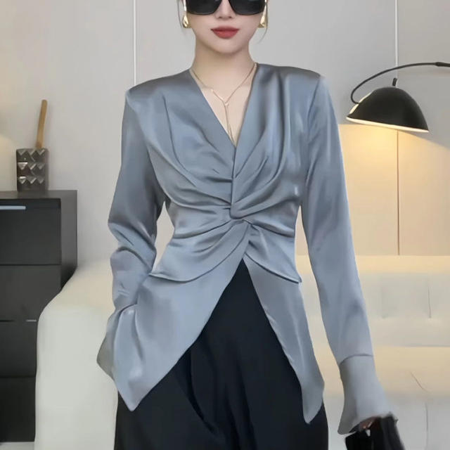 Acetate temperament fashionable long-sleeved cross 2025 black French v-neck waist slimming trumpet sleeve top with twist