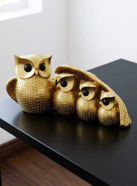 创意金色猫头鹰一家机车风摆件