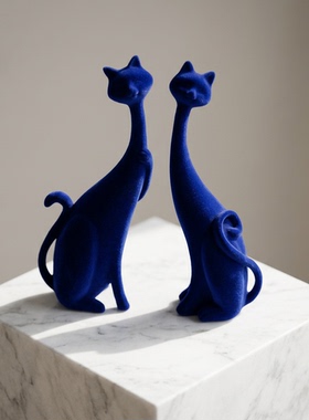 简约现代创意猫咪绒面摆件一对