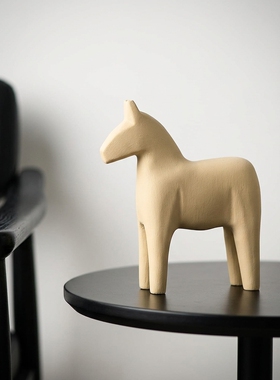北欧简约木质小马桌面摆件