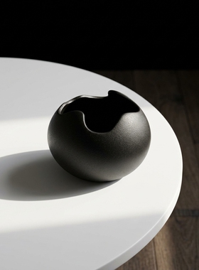 简约风黑色圆形陶瓷花瓶肌理摆件