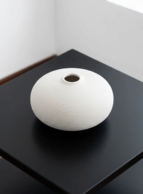 极简白色圆顶陶瓷花瓶桌面摆件