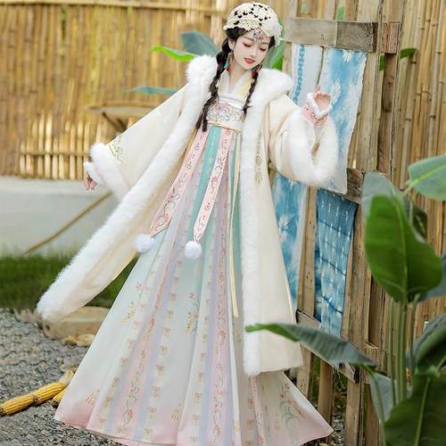 凝紫萱_落雪绵绵 原创汉服女2025新款冬季加绒加厚国风斗篷古装 - 图1