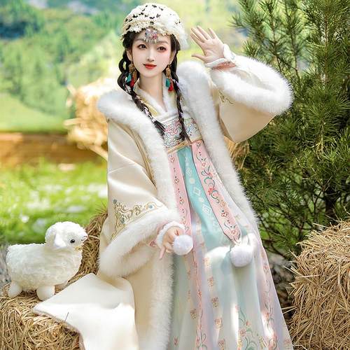 凝紫萱_落雪绵绵 原创汉服女2025新款冬季加绒加厚国风斗篷古装 - 图0