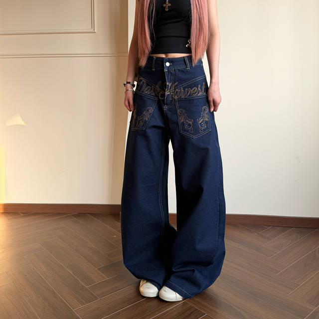 ປີກຕົວໜັງສື Embroidered Scimitar Jeans