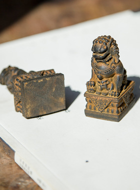 迷你国风铁锈石狮子创意办公桌面小摆件装饰造景摆设树脂茶宠