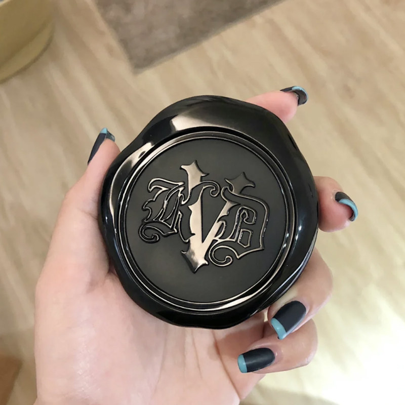 kat von d / kvd粉饼控油持久定妆 theminiclassy粉饼