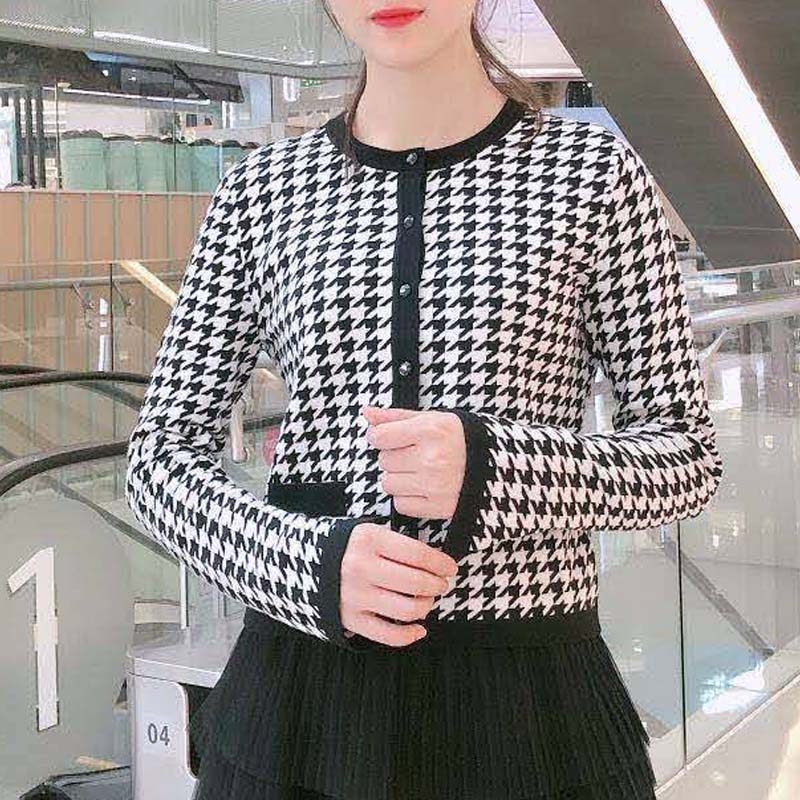 阿玛施旗舰店官网2020秋冬短外套 简妍芙毛针织衫