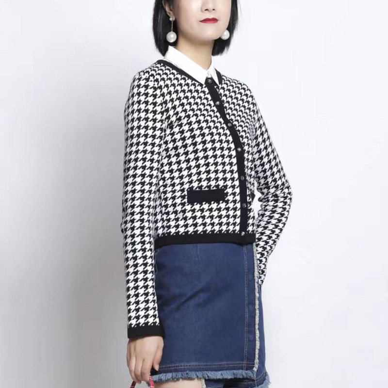 阿玛施旗舰店官网2020秋冬短外套 简妍芙毛针织衫