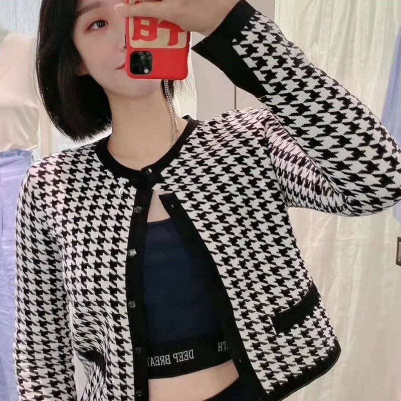 阿玛施旗舰店官网2020秋冬短外套 简妍芙毛针织衫