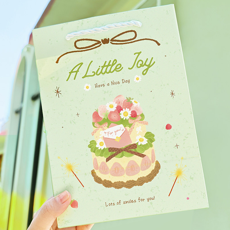 礼研社 竖款中号礼品袋《心愿烘焙所》韩系奶油蛋糕可爱草莓生日心意好友礼物送礼惊喜好物手提袋纸袋包装袋,淘宝优惠券,粉丝福利购,淘宝优惠卷