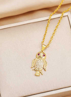 猫头鹰吊坠钛钢精致超闪保色女