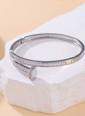 卡家高版微镶锆石彩金色铜锆石钉子手镯精美时尚品质感女手镯