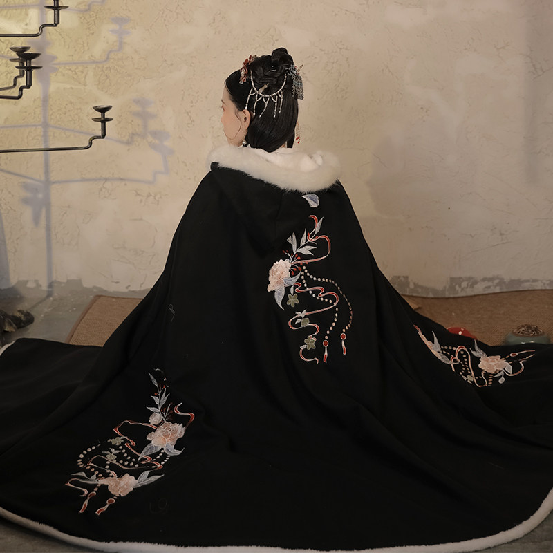 予今锦瑟交领刺绣披风褶裙明制汉服 予今民族服装/舞台装