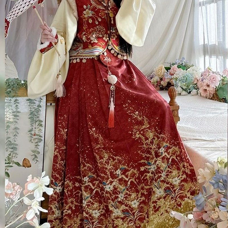 明制秋冬汉服女【金锦年】立领琵琶袖刺绣织金比甲加厚马面裙套装,淘宝优惠券,粉丝福利购,淘宝优惠卷