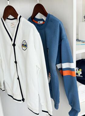 现代简约样板房男童衣橱鞋帽服饰运动滑板棒球摆件组合耳机装饰品