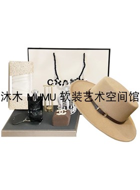 样板房衣帽间梳妆台黑白小香风外套女士软装饰品组合摆件拍摄道具