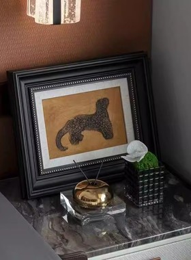 现代轻奢样板间卧室软装搭配摆件组合家居床头柜装饰画香薰装饰品