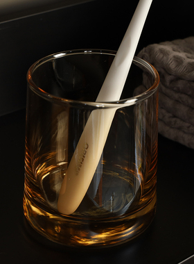 中古风样板房卫生间软装饰品摆件护肤品摆件浴室柜镜柜沐浴用品