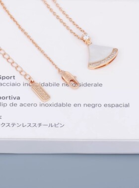 新加坡Chomel项链纯银ins女潮小众原创设计感贝母小裙子锁骨链