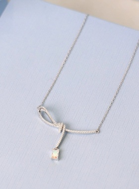 何家白月光项链925纯银极光小方糖轻奢优雅蝴蝶结丝带锁骨链