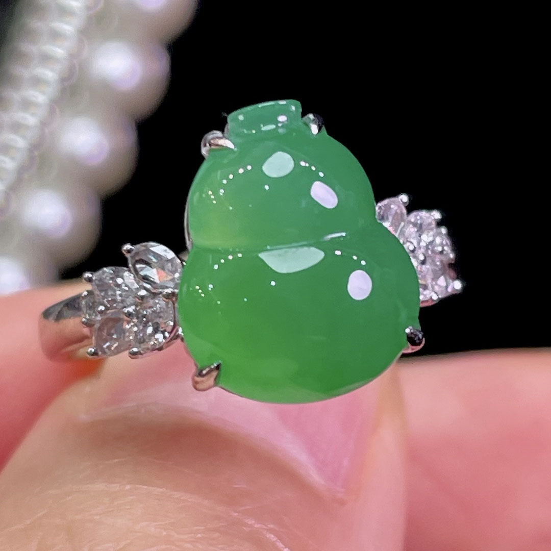Emperor Cuiqin Bingyang Green Gourd Ring 18k gold diamond inlaid with natural A-grade jadeite full and translucent
