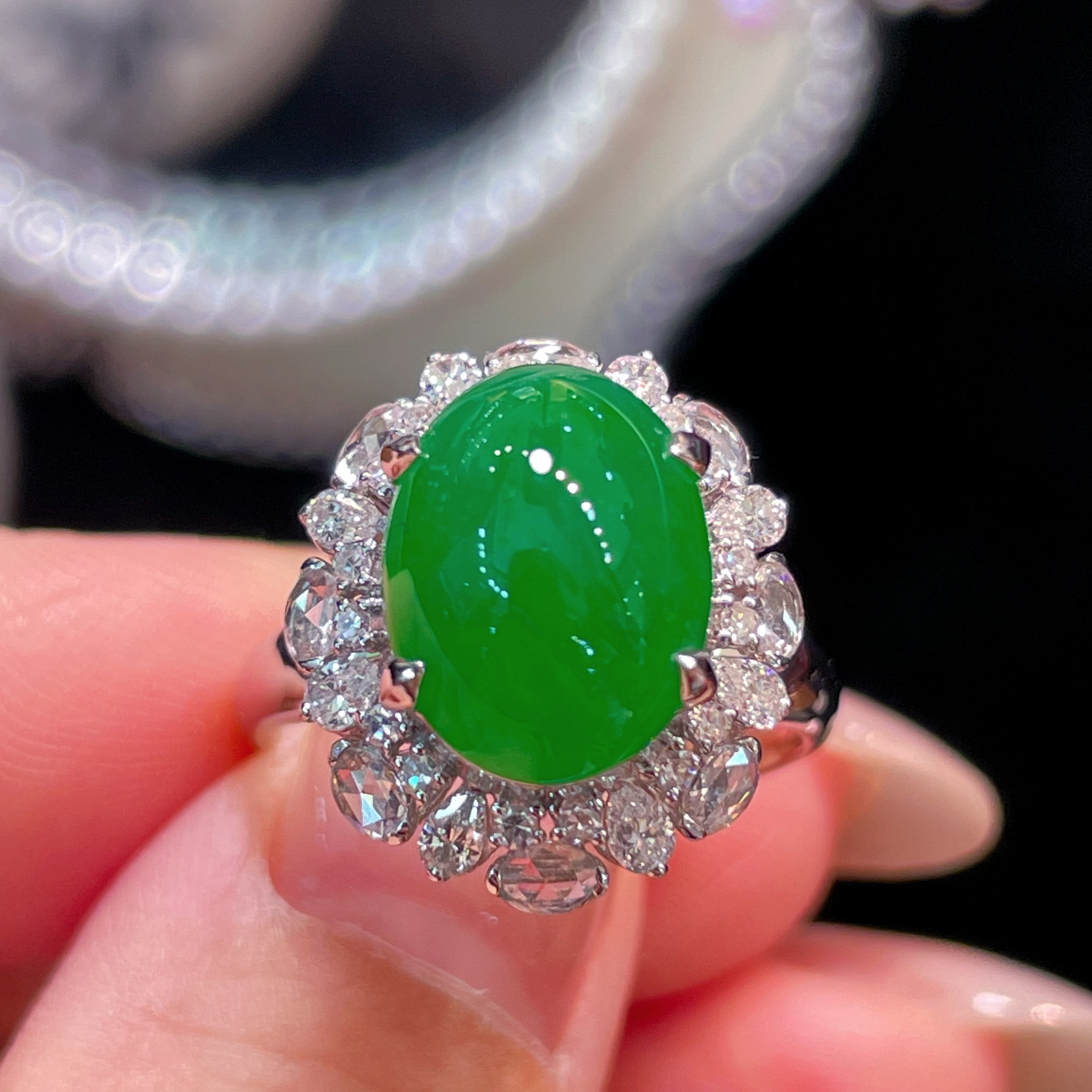 Cuiqin Emperor Bingyang Green Cabochon Ring 18k gold inlaid with natural jadeite A variety of colors with elegant temperament