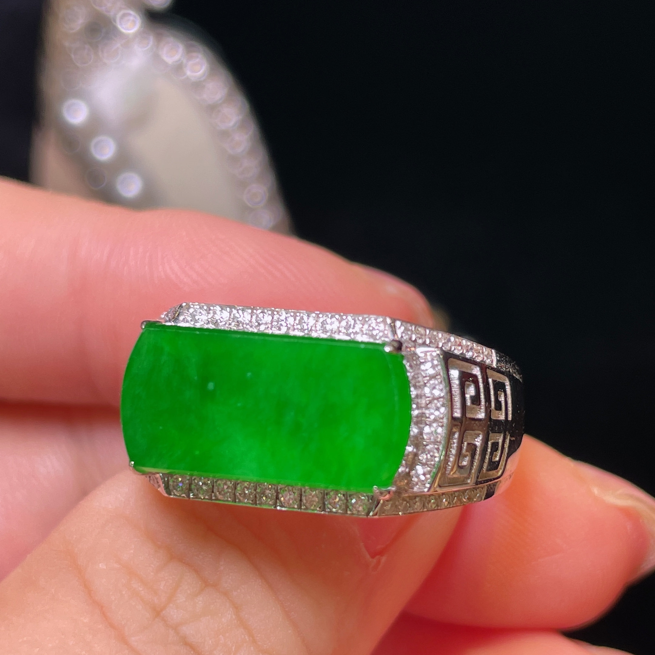 Cuiqin Emperor Bingyang Green Saddle Ring 18k gold inlaid with natural jade A variety of colors and elegant temperament