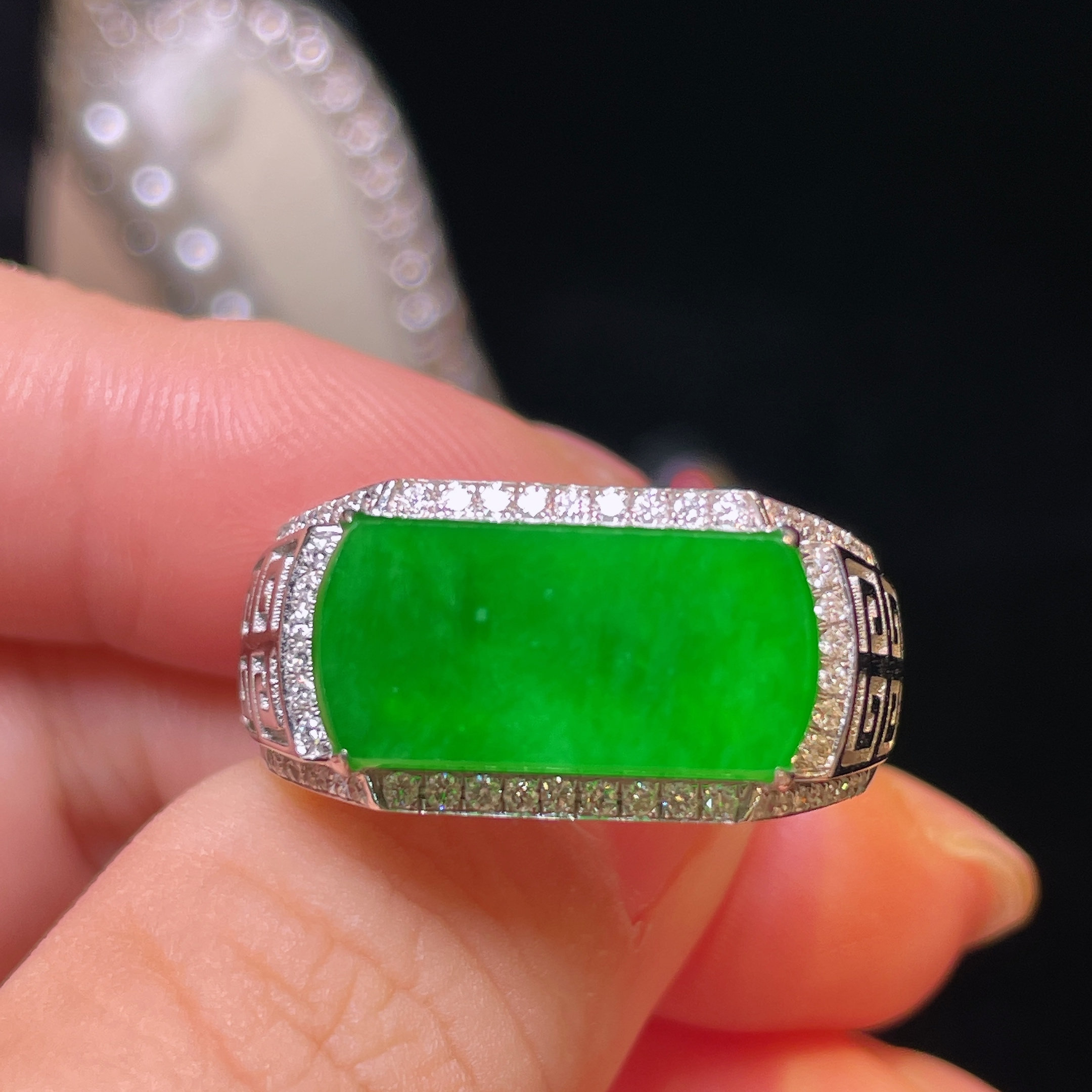 Cuiqin Emperor Bingyang Green Saddle Ring 18k gold inlaid with natural jade A variety of colors and elegant temperament