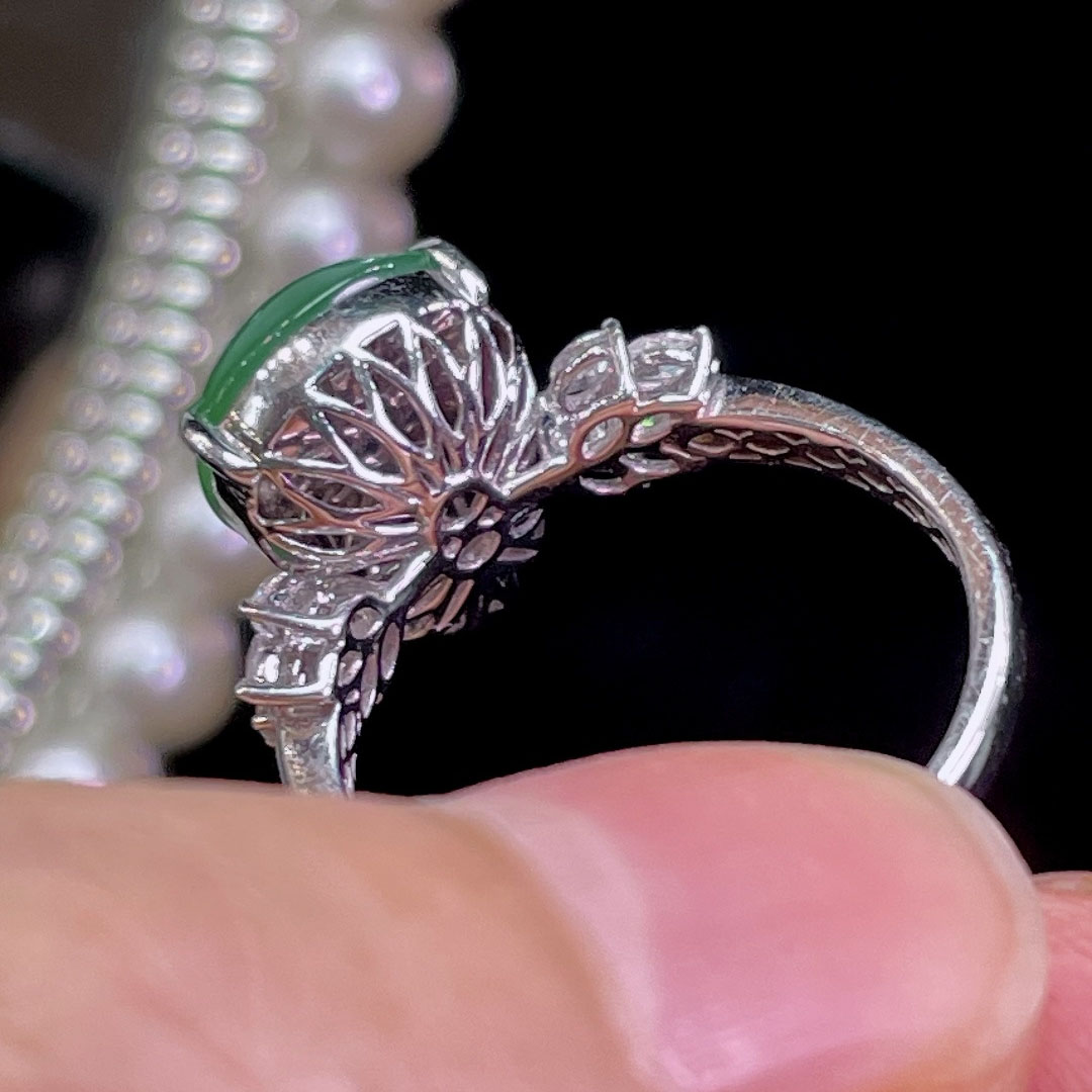 Emperor Cuiqin Bingyang Green Gourd Ring 18k gold diamond inlaid with natural A-grade jadeite full and translucent