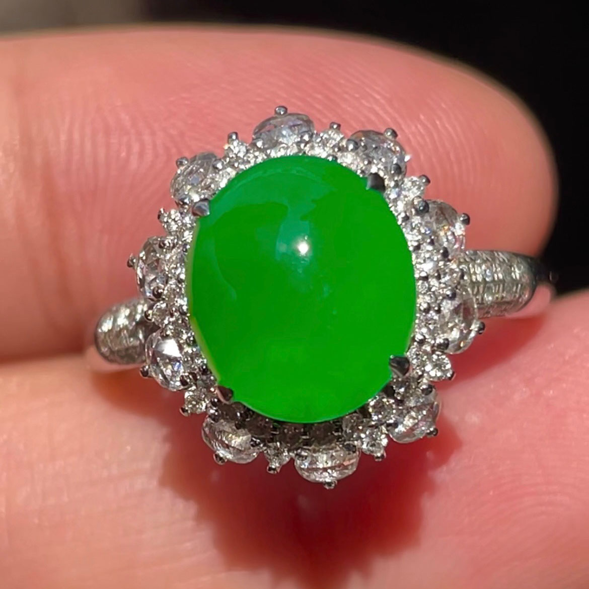 Emperor of Cuiqin Gao Bing Zhengyang Green Cabochon Ring 18k Gold Inlaid with Natural Burmese Jade A Grade Moisturizing and Delicate